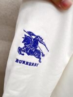 ⁦بنطال جينز رجالي أنيق من بربري⁩ - الصورة ⁦7⁩