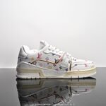 ⁦حذاء Louis Vuitton Trainer⁩ - الصورة ⁦2⁩