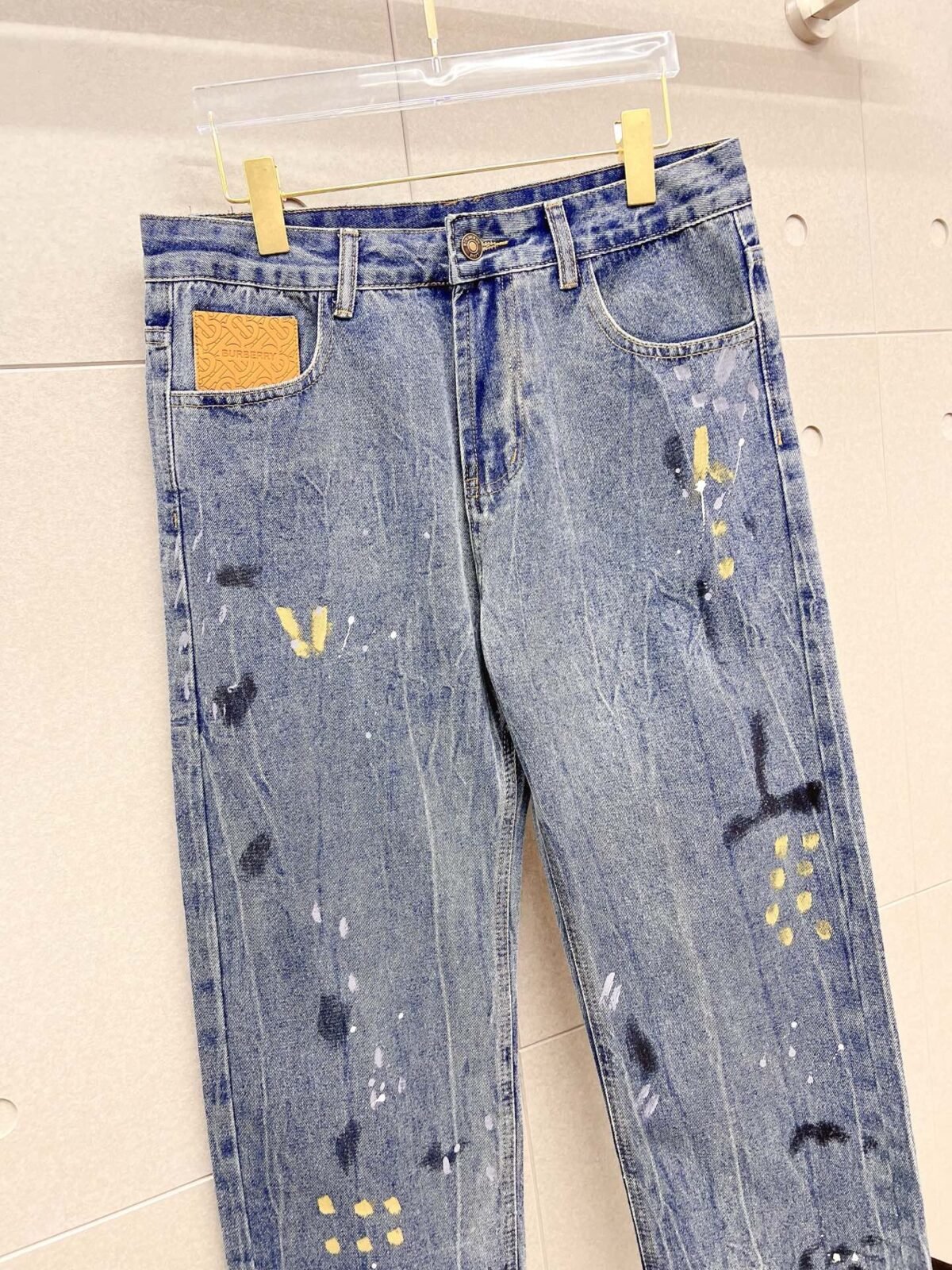 ⁦بنطال جينز رجالي عصري من بربري⁩ - الصورة ⁦3⁩