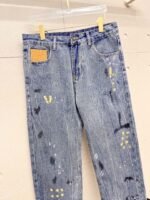 ⁦بنطال جينز رجالي عصري من بربري⁩ - الصورة ⁦3⁩