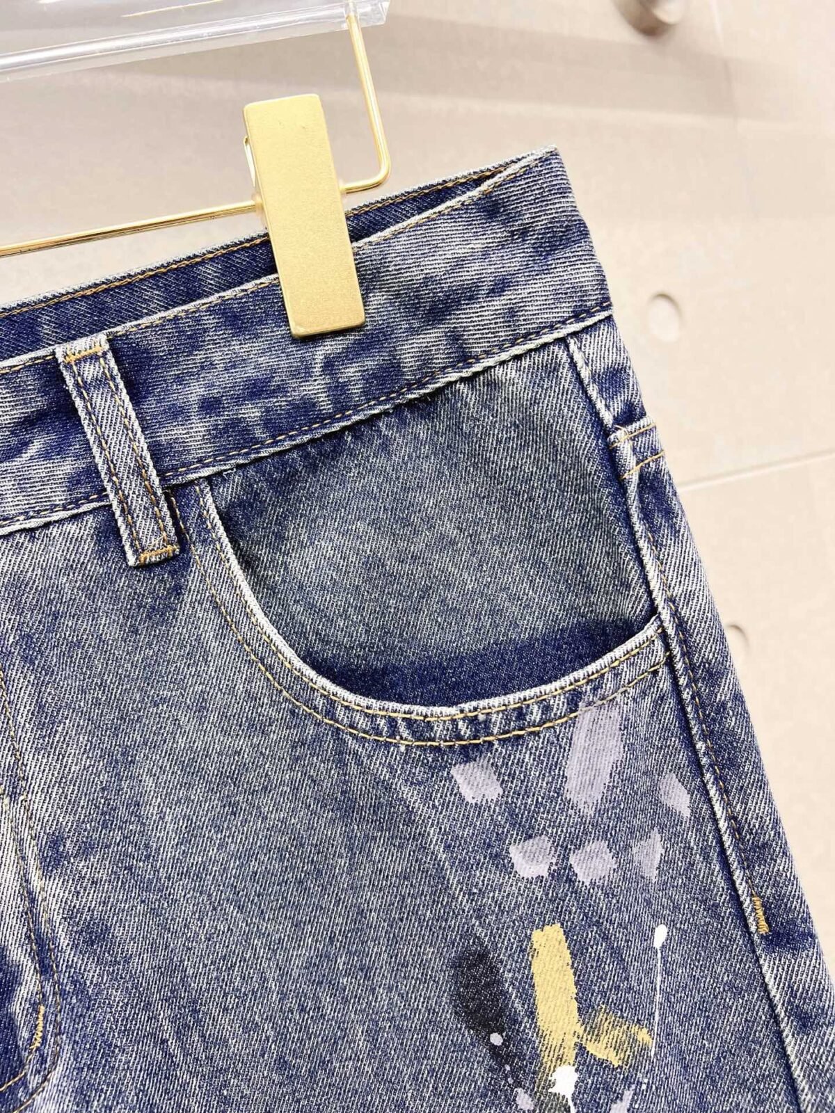 ⁦بنطال جينز رجالي عصري من بربري⁩ - الصورة ⁦6⁩