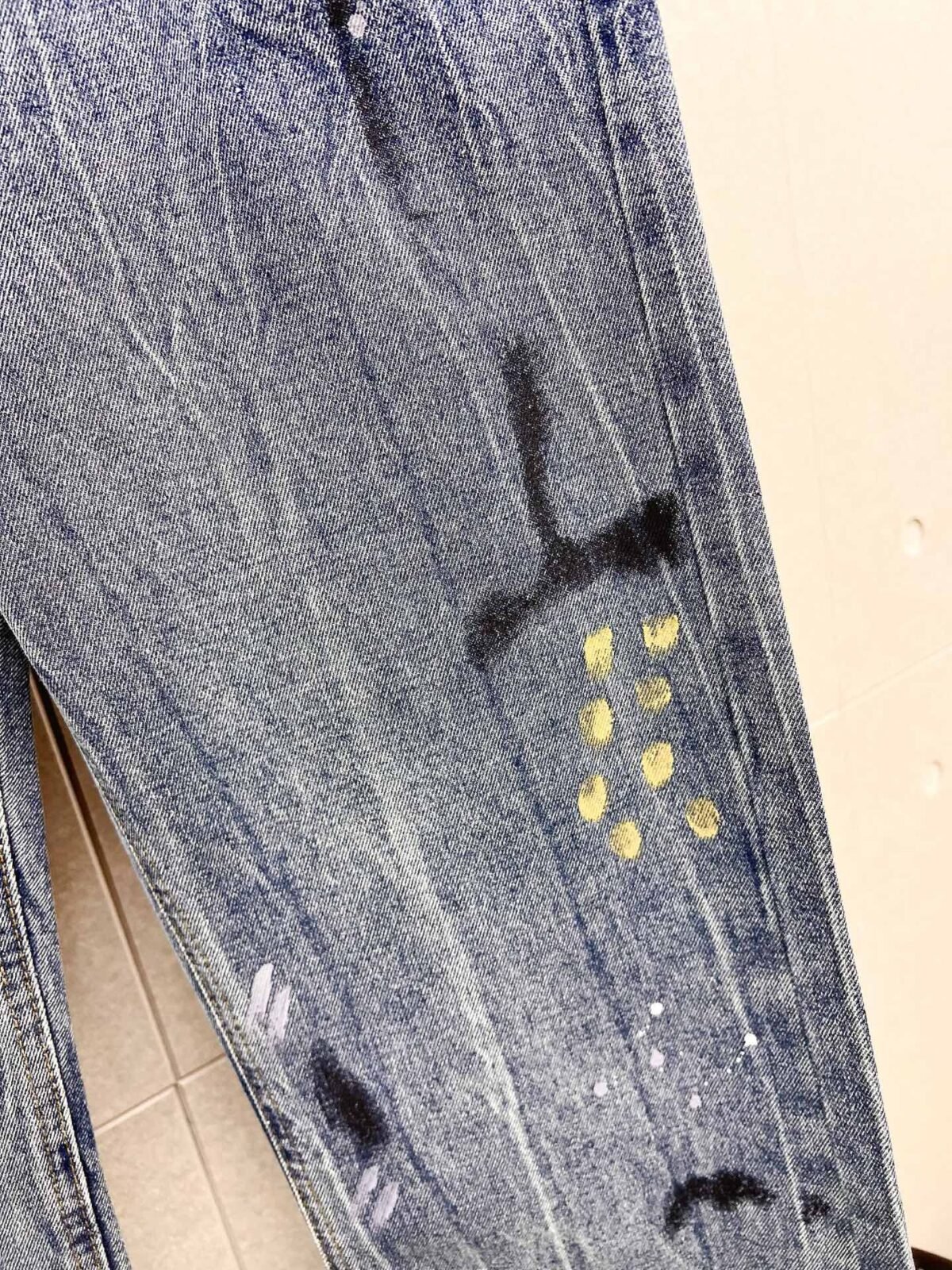 ⁦بنطال جينز رجالي عصري من بربري⁩ - الصورة ⁦7⁩