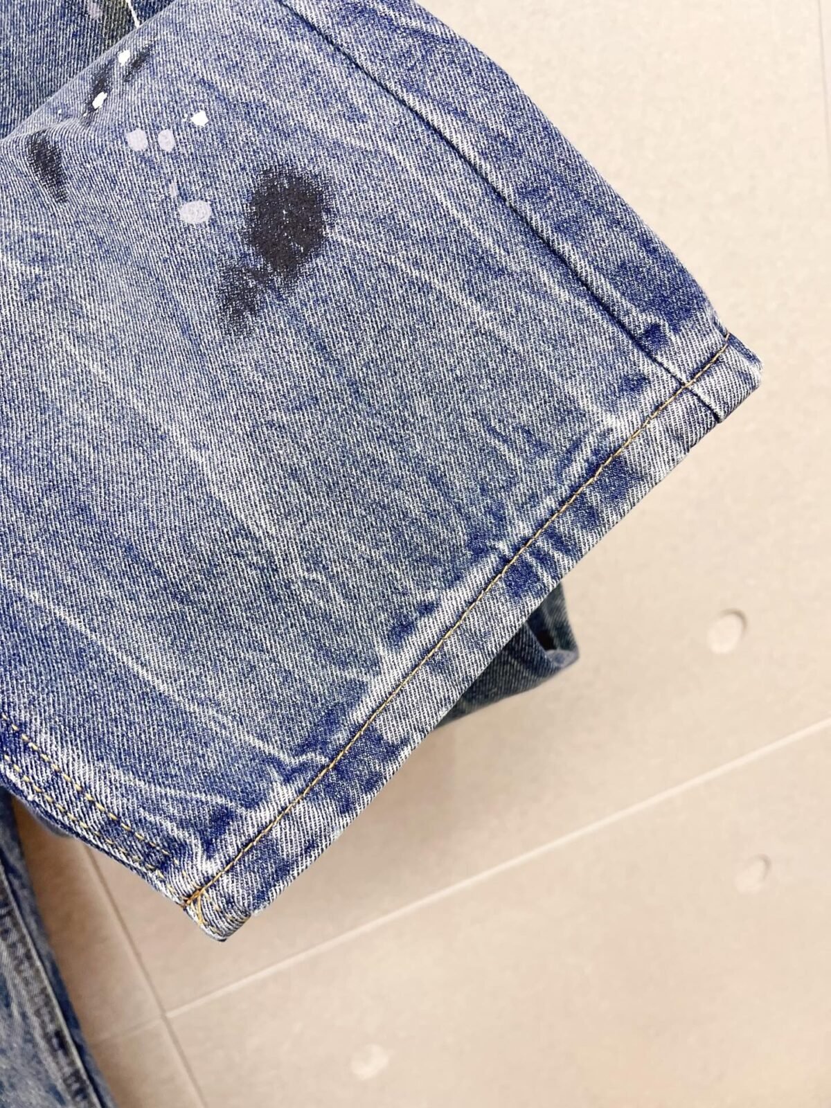 ⁦بنطال جينز رجالي عصري من بربري⁩ - الصورة ⁦8⁩