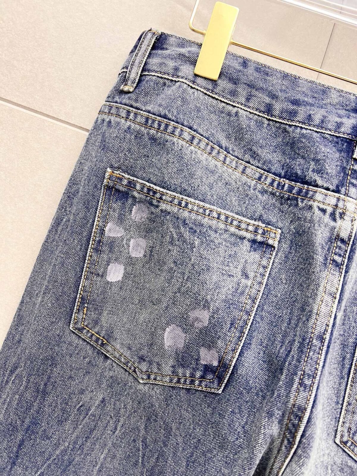 ⁦بنطال جينز رجالي عصري من بربري⁩ - الصورة ⁦9⁩