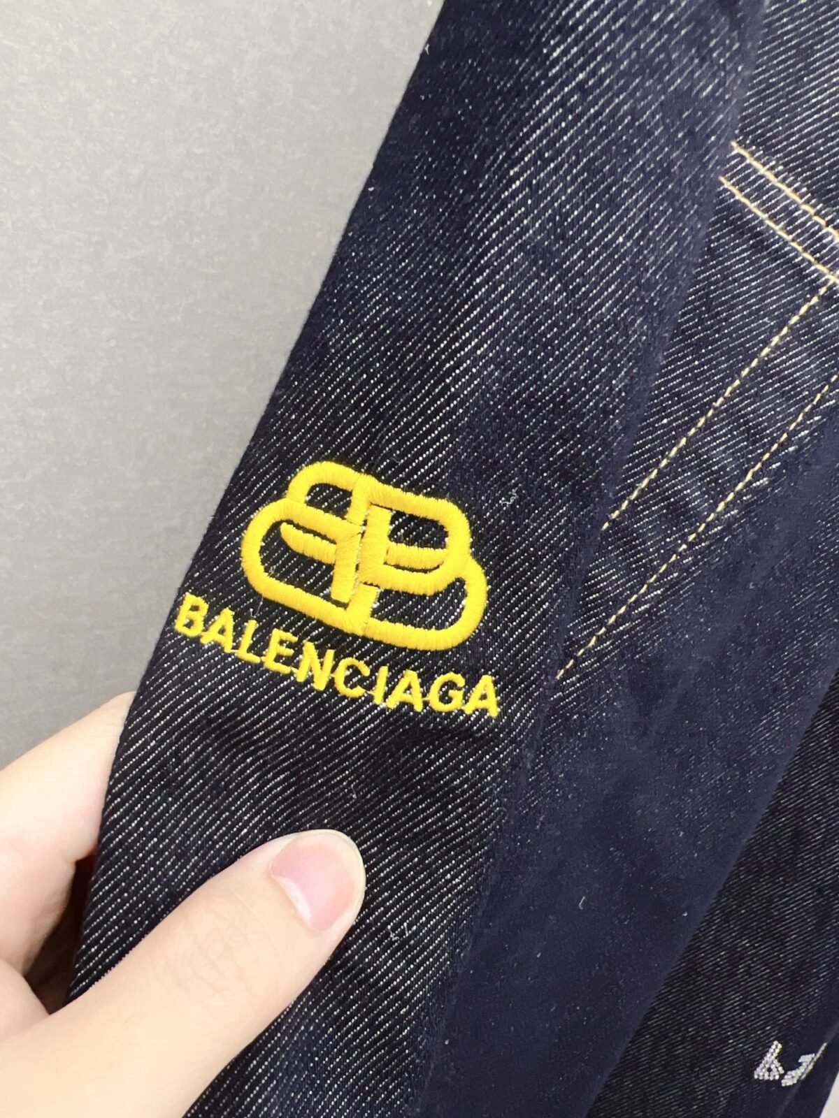 ⁦بنطال جينز رجالي عصري من بالنسياغا⁩ - الصورة ⁦6⁩