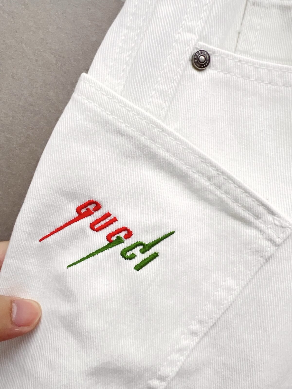 ⁦بنطال جينز غوتشي الرجالي العصري⁩ - الصورة ⁦6⁩