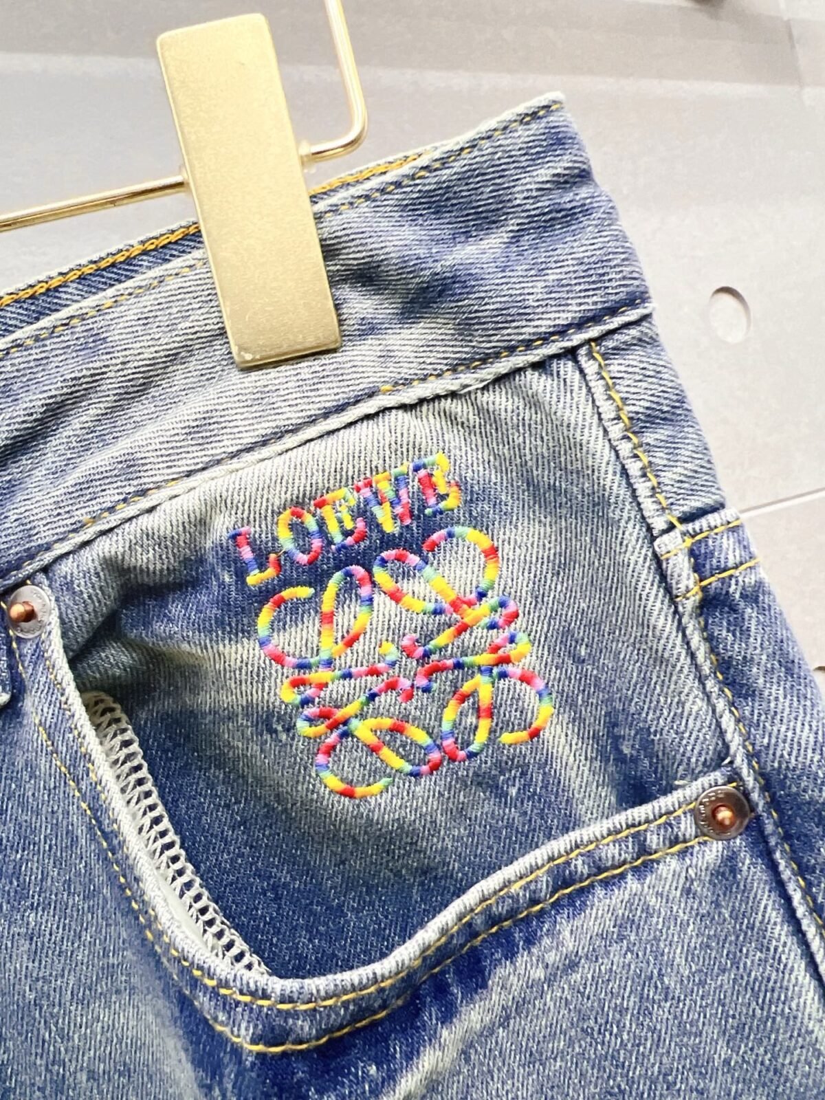 ⁦بنطال جينز رجالي عصري من لويفي⁩ - الصورة ⁦6⁩