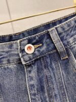 ⁦بنطال جينز رجالي عصري من فيرساتشي⁩ - الصورة ⁦6⁩