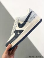 ⁦حذاء Nike Air Force 1 x Louis Vuitton⁩ - الصورة ⁦5⁩