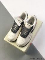 ⁦حذاء Nike Air Force 1 Low x Stone Island x Supreme⁩ - الصورة ⁦2⁩