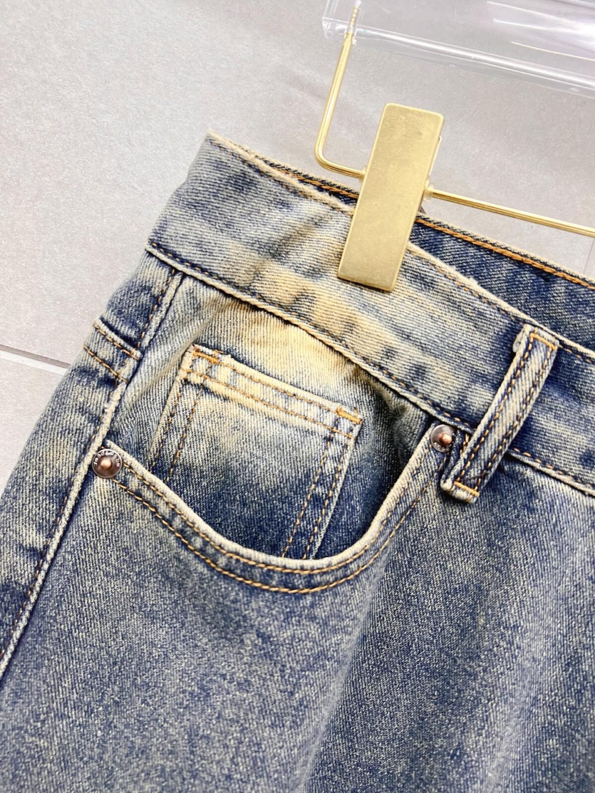 ⁦بنطال جينز رجالي عصري من بربري⁩ - الصورة ⁦5⁩