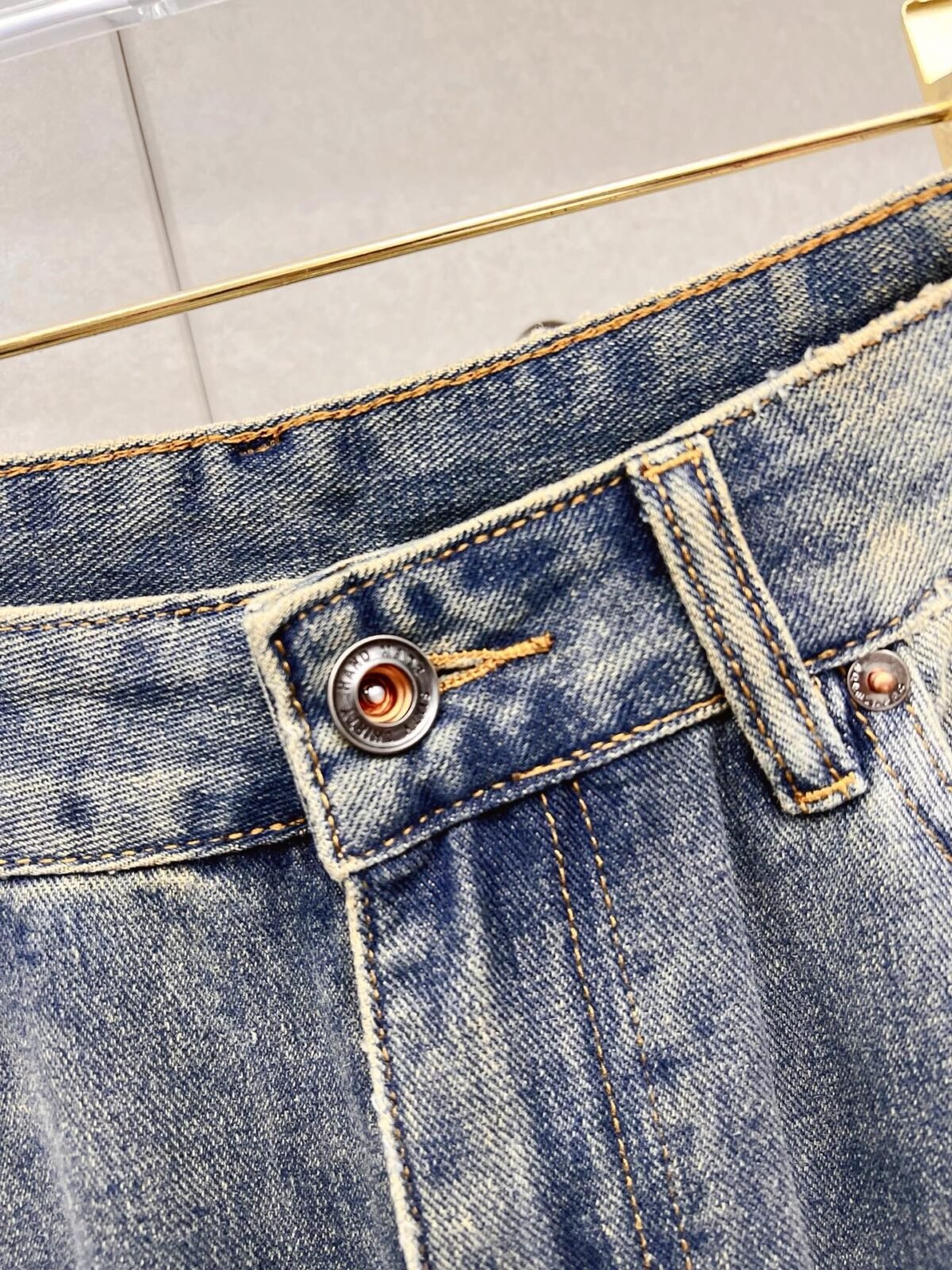 ⁦بنطال جينز رجالي عصري من بربري⁩ - الصورة ⁦3⁩