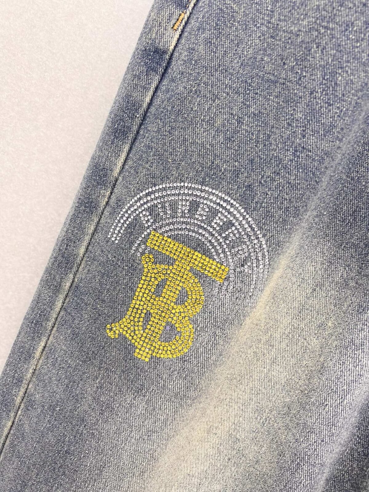 ⁦بنطال جينز رجالي عصري من بربري⁩ - الصورة ⁦6⁩