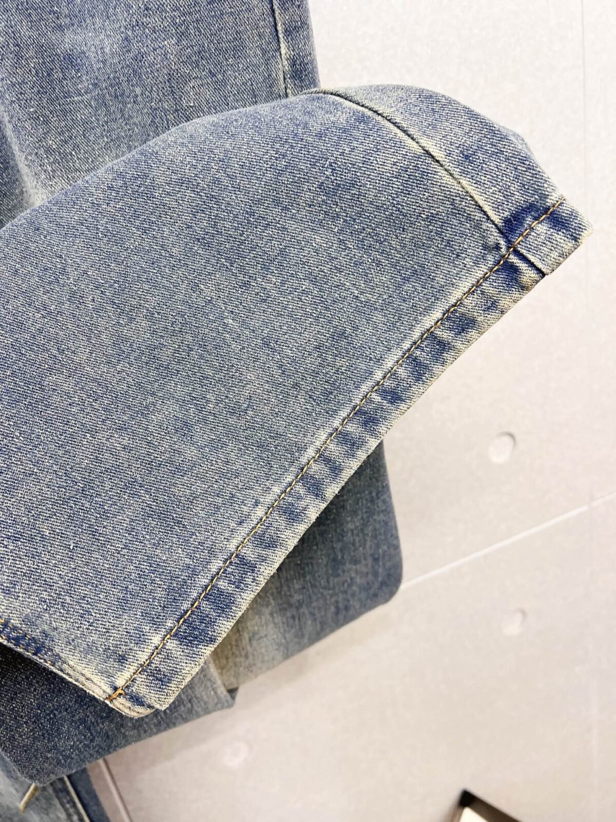 ⁦بنطال جينز رجالي عصري من بربري⁩ - الصورة ⁦7⁩