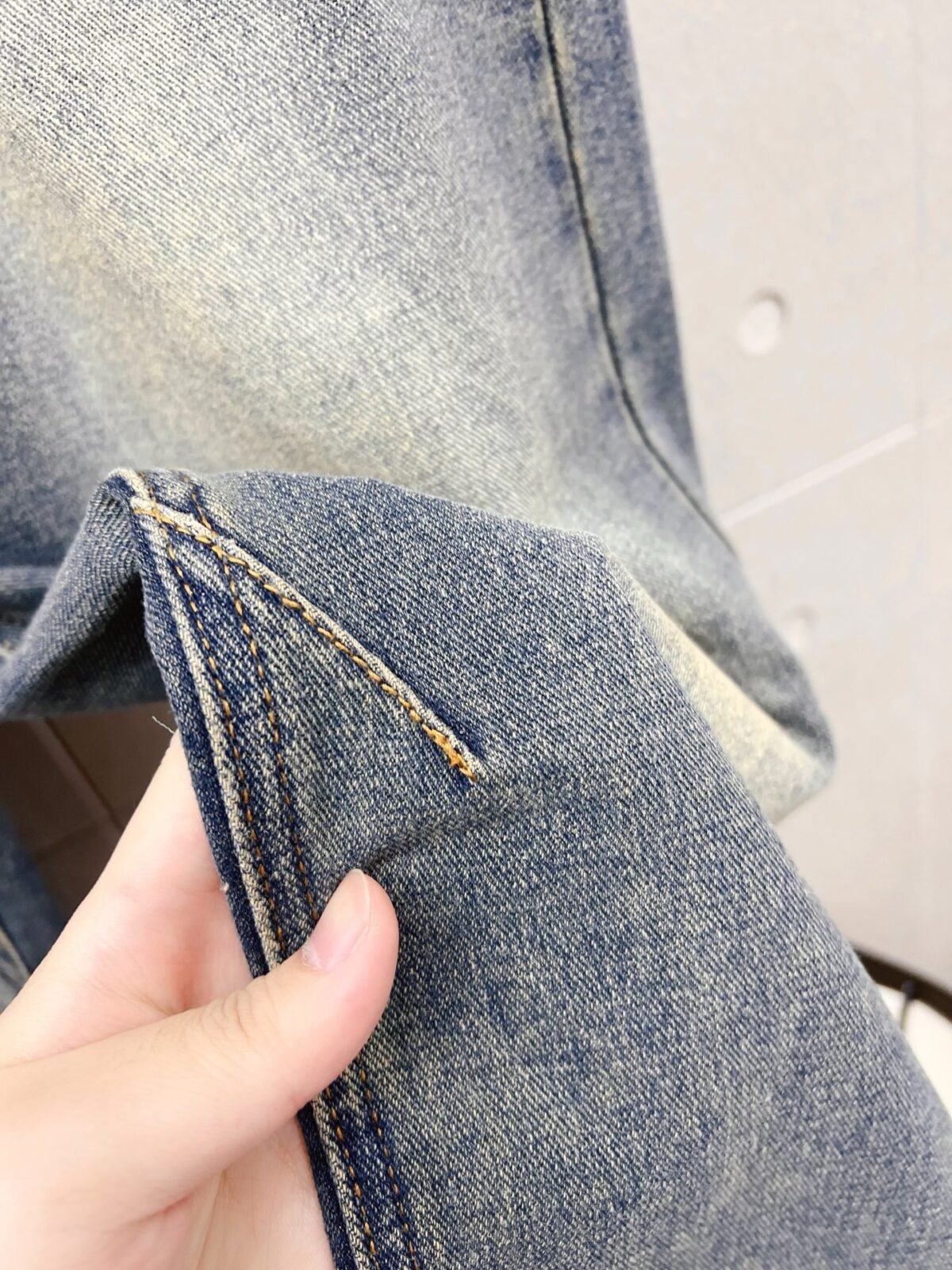 ⁦بنطال جينز رجالي عصري من بربري⁩ - الصورة ⁦8⁩