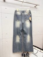 ⁦بنطال جينز رجالي عصري من بربري⁩ - الصورة ⁦2⁩