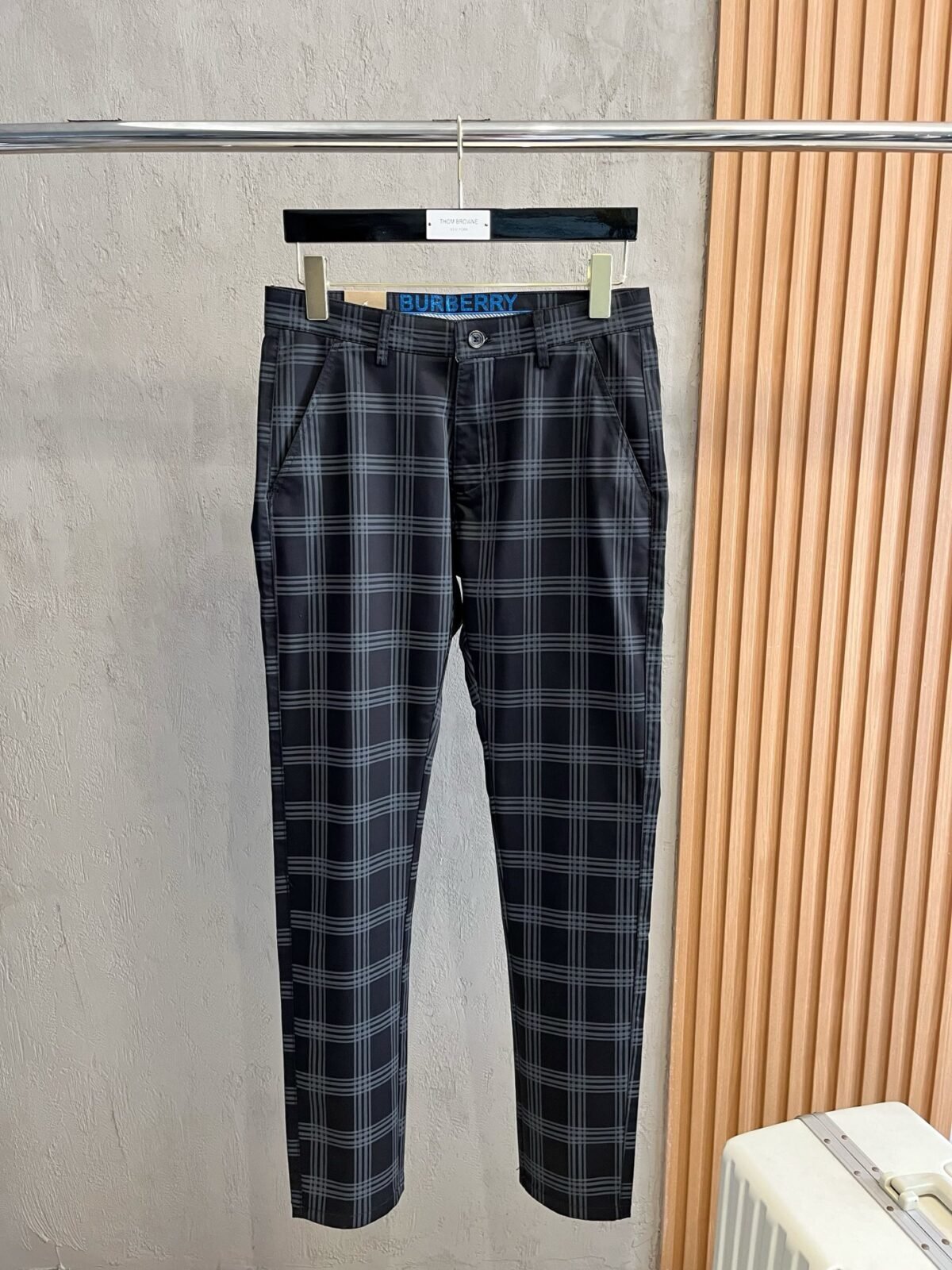 ⁦بنطلون بربري كاجوال جديد⁩ - الصورة ⁦2⁩