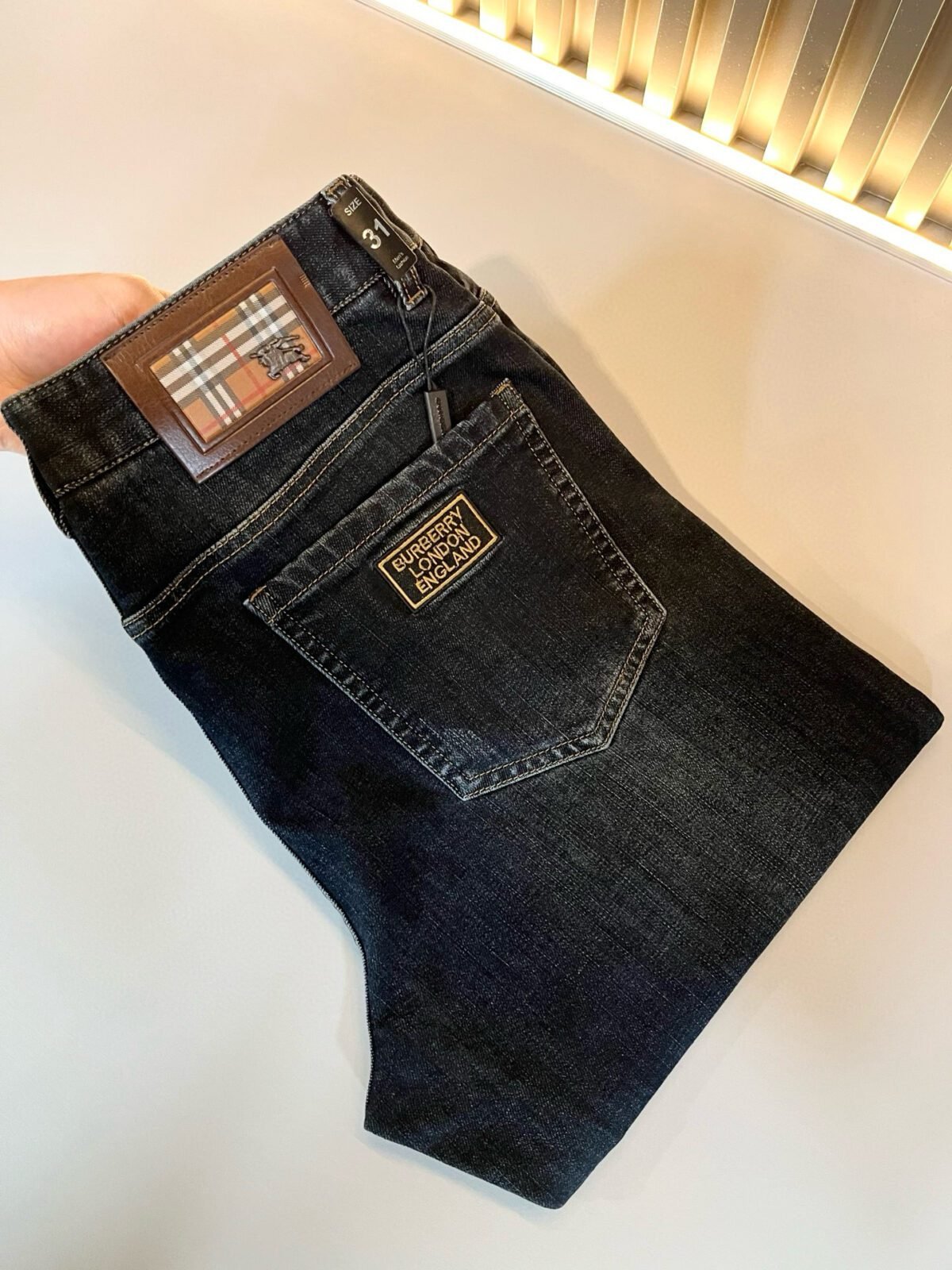 ⁦بنطال جينز رجالي كاجوال راقي جديد من بربري⁩ - الصورة ⁦1⁩