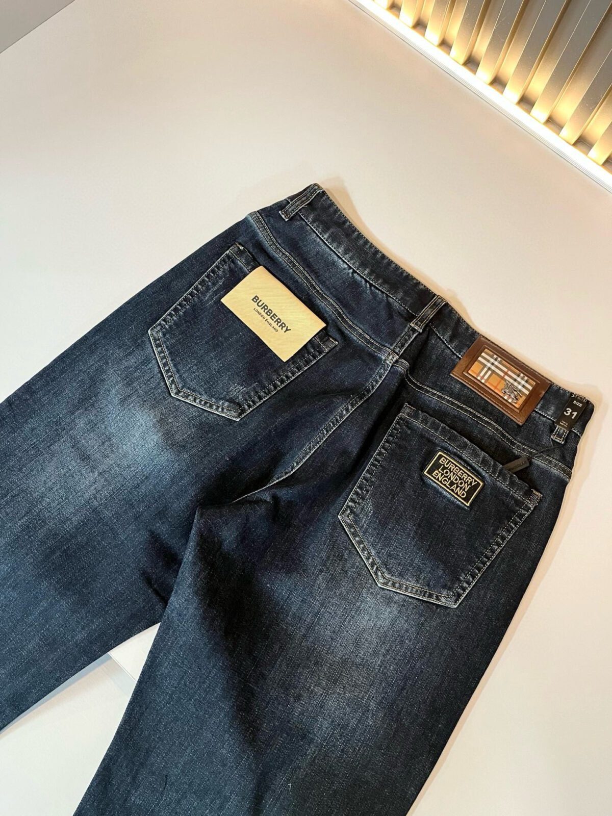 ⁦بنطال جينز رجالي كاجوال راقي جديد من بربري⁩ - الصورة ⁦5⁩