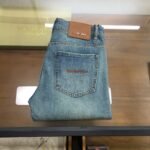 بنطال جينز رجالي أنيق من بربري