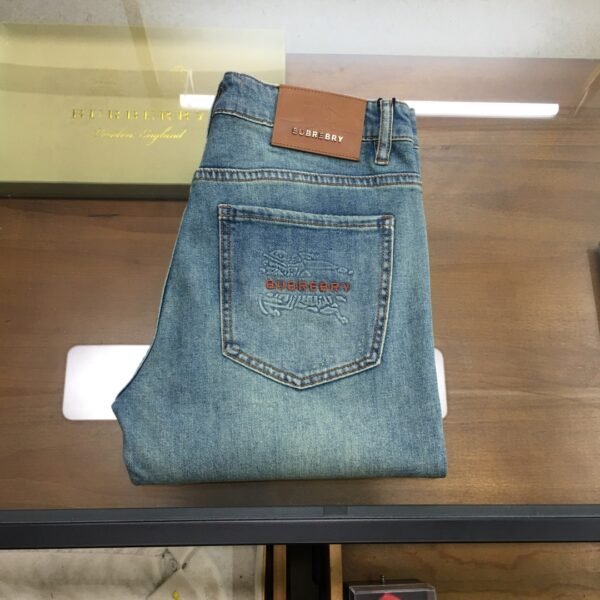 بنطال جينز رجالي أنيق من بربري