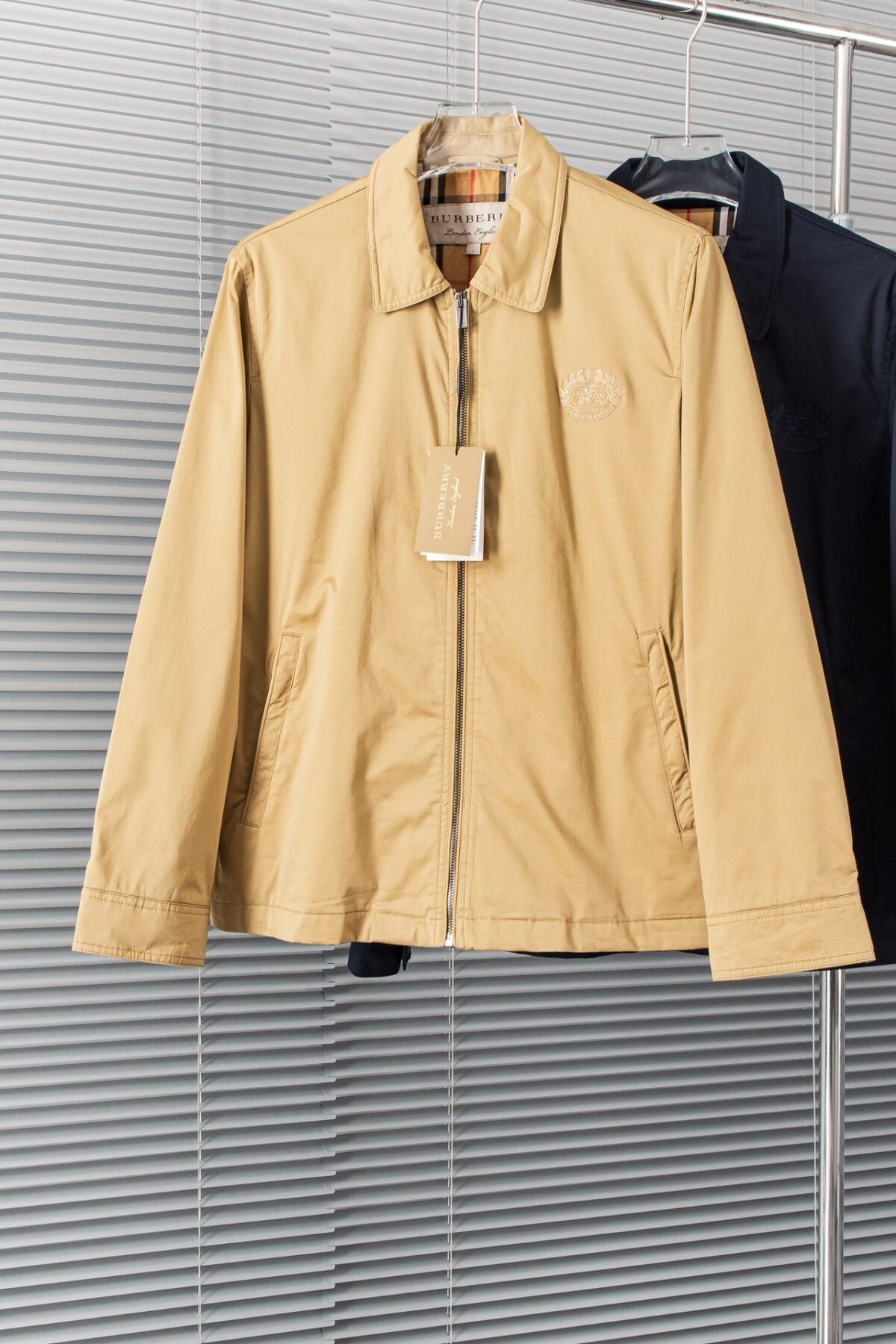 ⁦جاكيت بربري الجديد بغطاء رأس وسحاب مقاوم للماء⁩ - الصورة ⁦1⁩