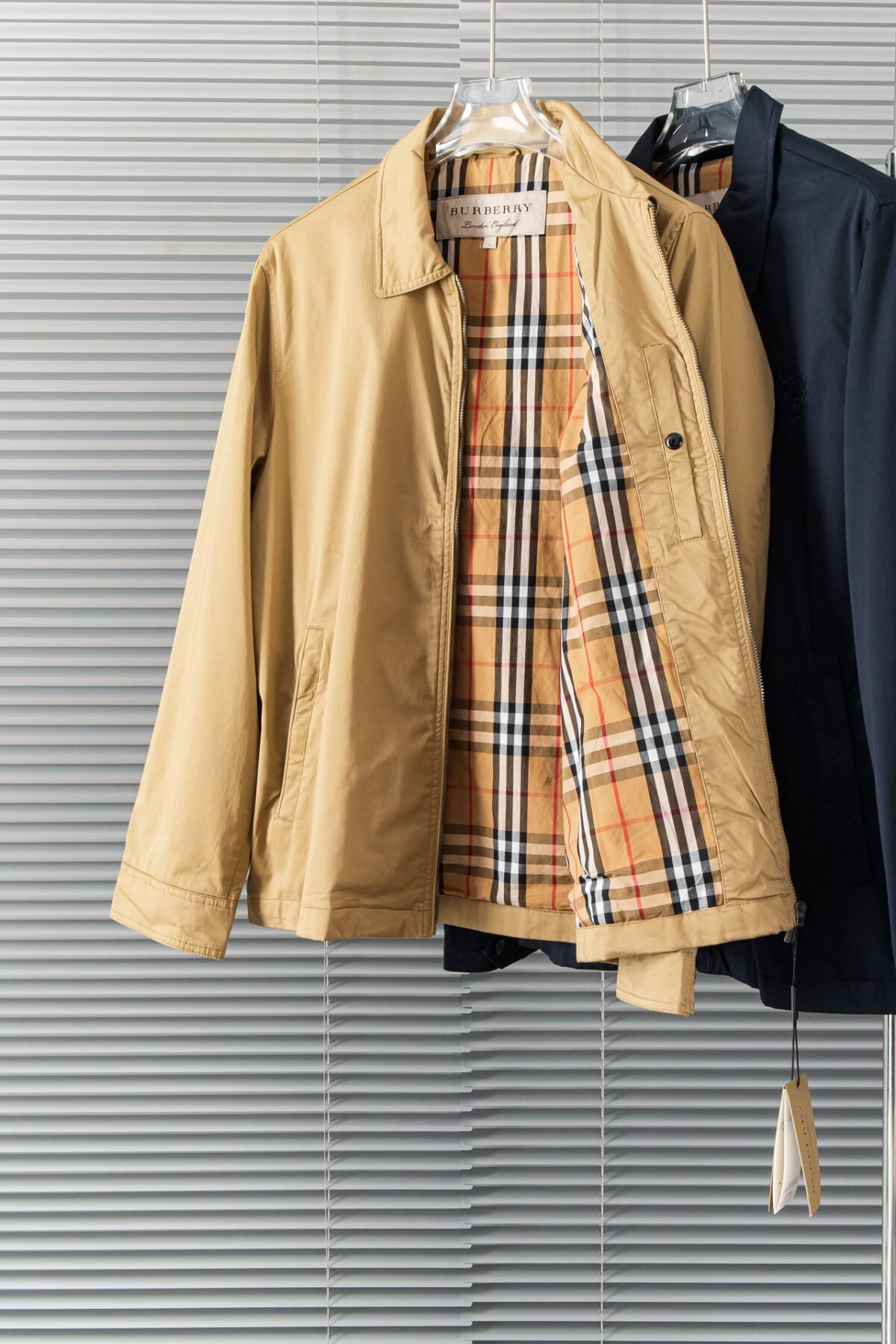 ⁦جاكيت بربري الجديد بغطاء رأس وسحاب مقاوم للماء⁩ - الصورة ⁦2⁩