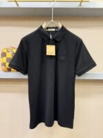 ⁦قميص بولو رجالي جديد بأكمام قصيرة وياقة دائرية من بربري.⁩ - الصورة ⁦3⁩