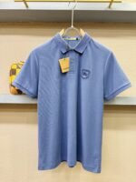 ⁦قميص بولو رجالي جديد بأكمام قصيرة وياقة دائرية من بربري.⁩ - الصورة ⁦2⁩