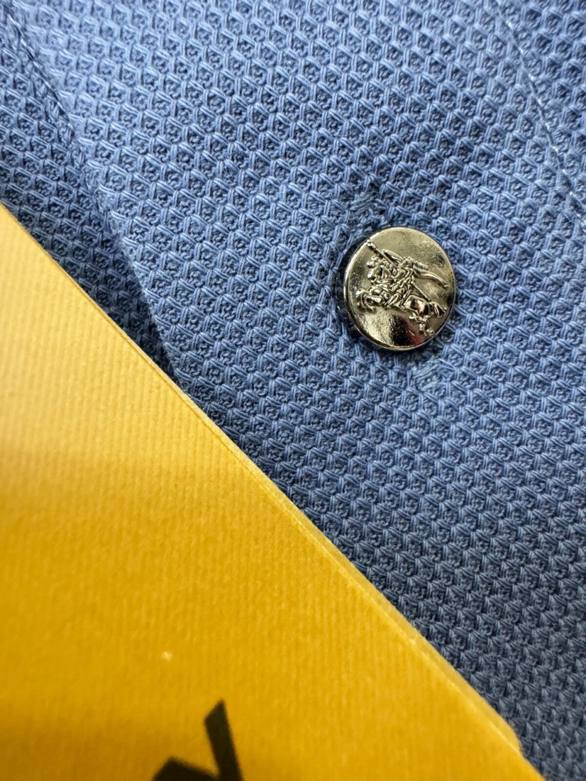 ⁦قميص بولو رجالي جديد بأكمام قصيرة وياقة دائرية من بربري.⁩ - الصورة ⁦11⁩