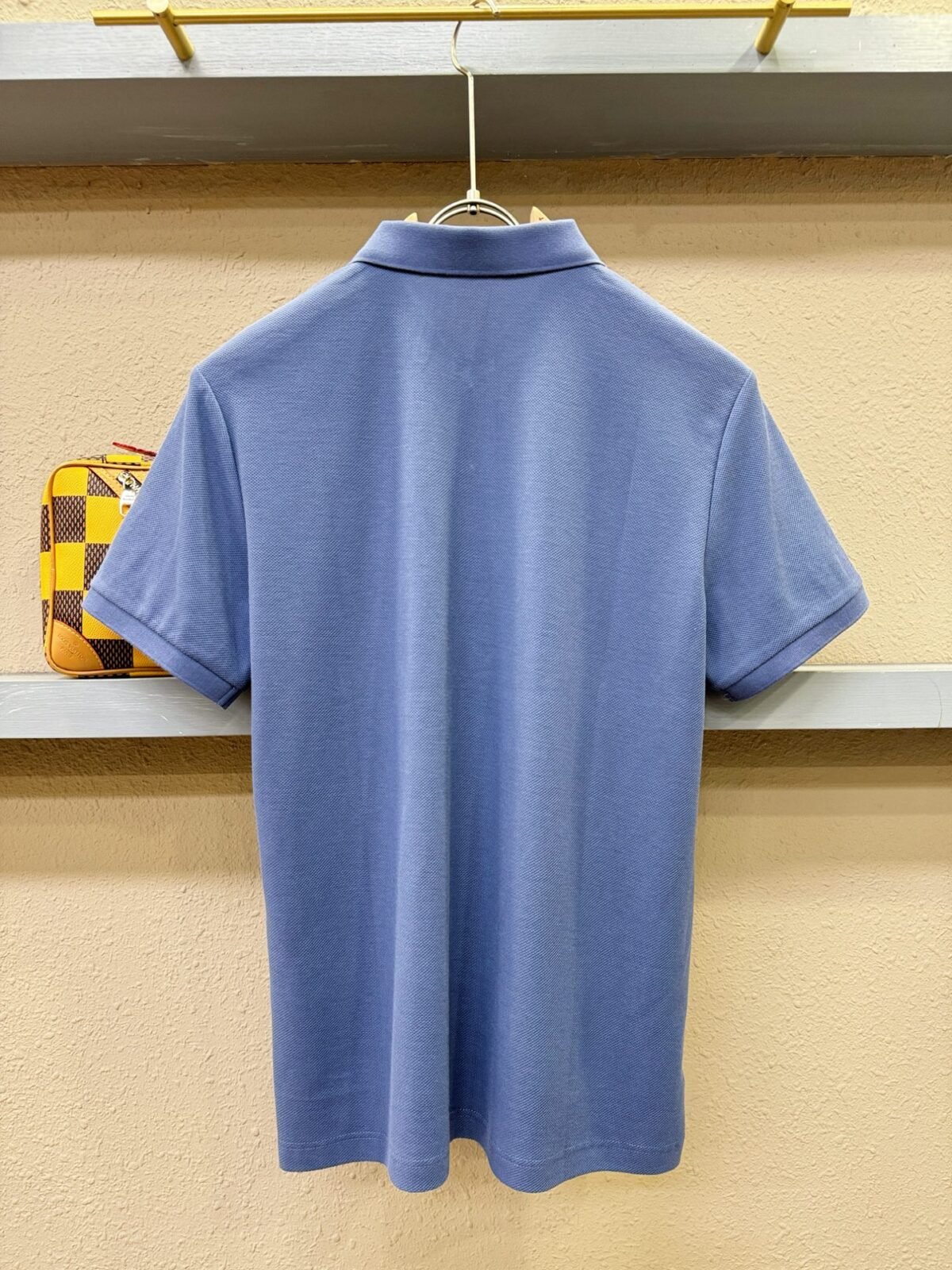 ⁦قميص بولو رجالي جديد بأكمام قصيرة وياقة دائرية من بربري.⁩ - الصورة ⁦7⁩