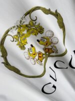 ⁦تيشيرت غوتشي الجديد من القطن بياقة دائرية وأكمام قصيرة⁩ - الصورة ⁦5⁩