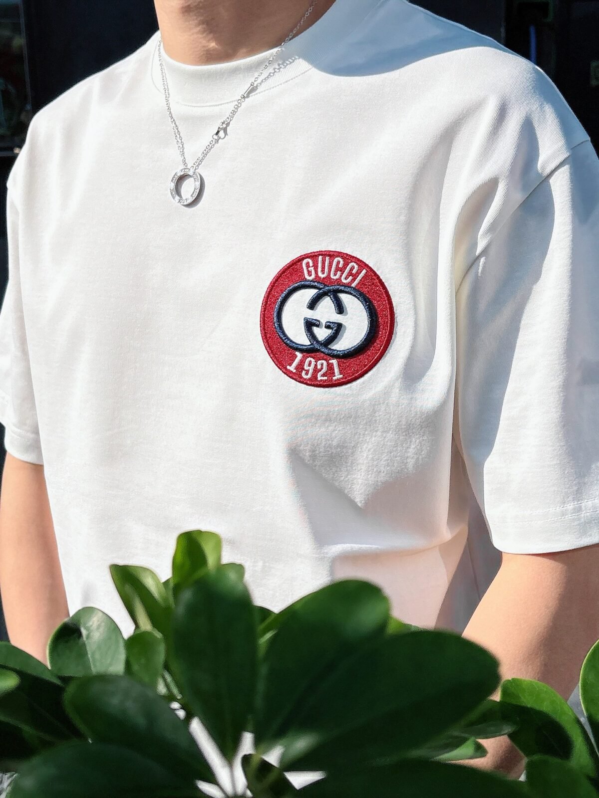 ⁦تيشيرت غوتشي الجديد بأكمام قصيرة وياقة مستديرة⁩ - الصورة ⁦6⁩