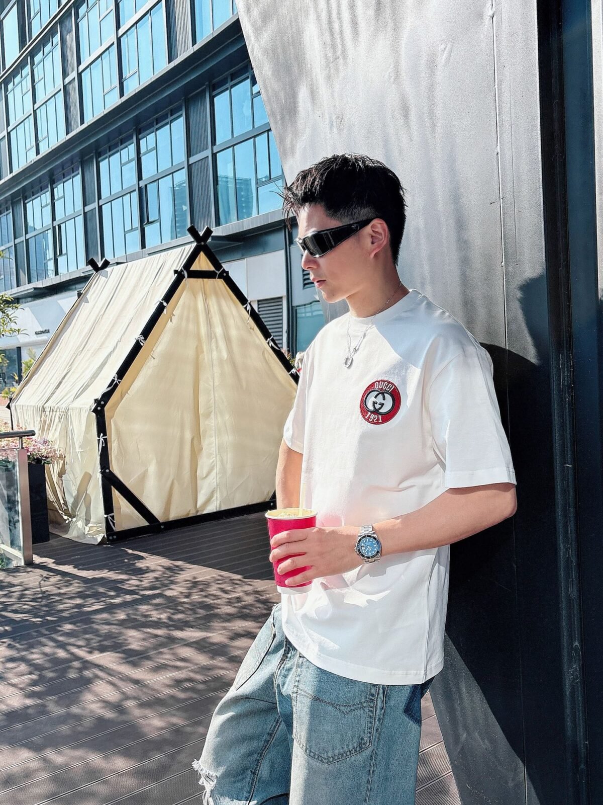 ⁦تيشيرت غوتشي الجديد بأكمام قصيرة وياقة مستديرة⁩ - الصورة ⁦5⁩