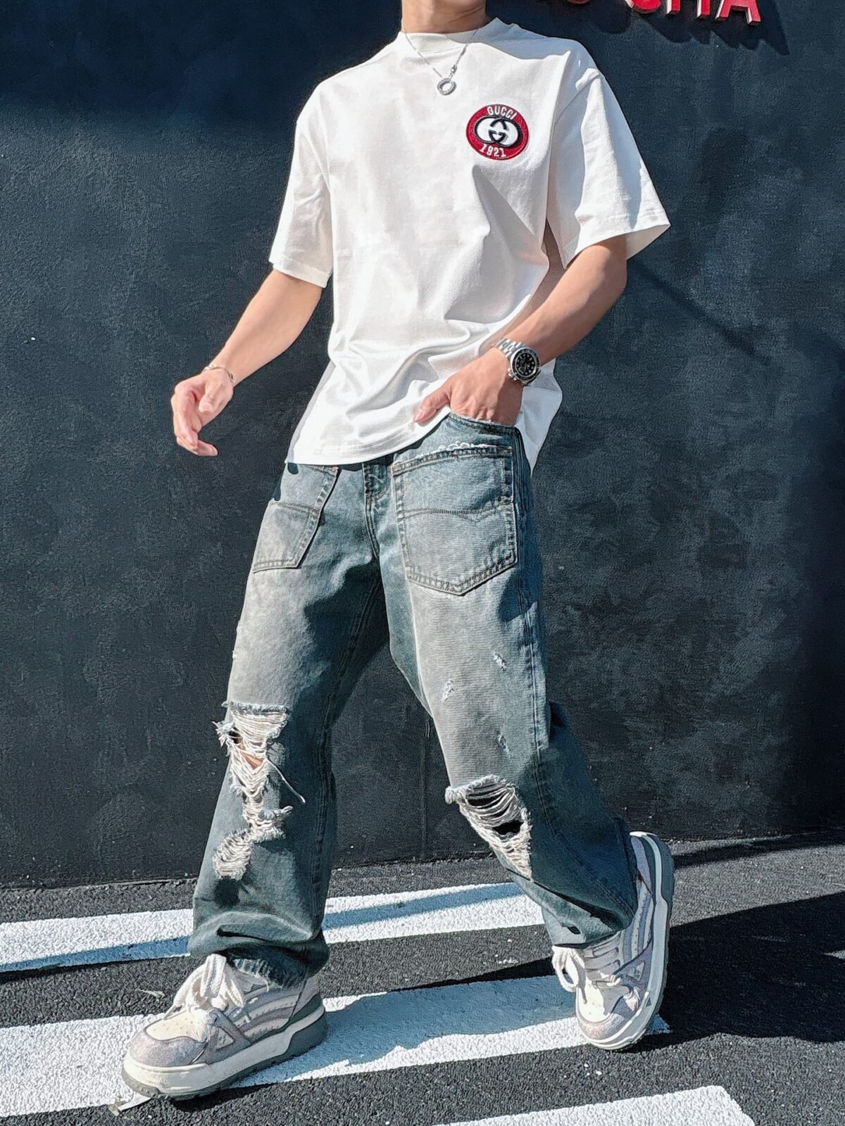 ⁦تيشيرت غوتشي الجديد بأكمام قصيرة وياقة مستديرة⁩ - الصورة ⁦4⁩