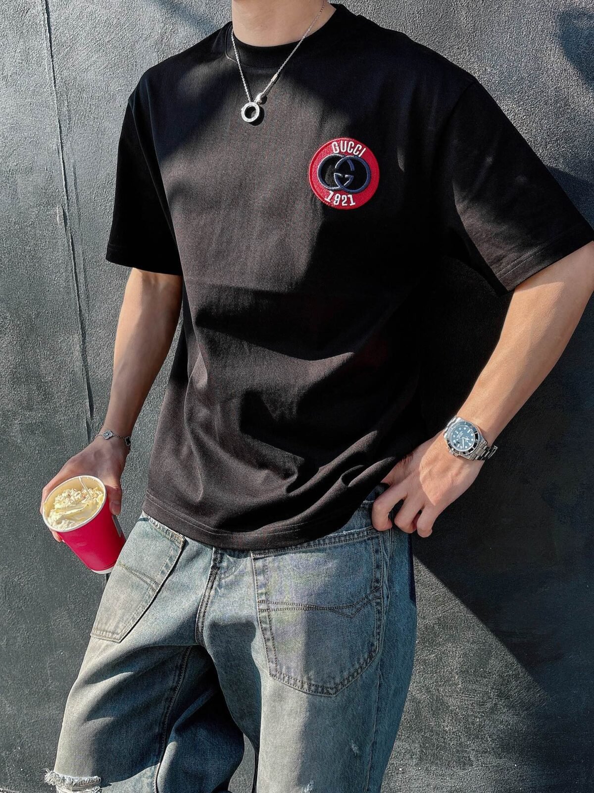 ⁦تيشيرت غوتشي الجديد بأكمام قصيرة وياقة مستديرة⁩ - الصورة ⁦2⁩