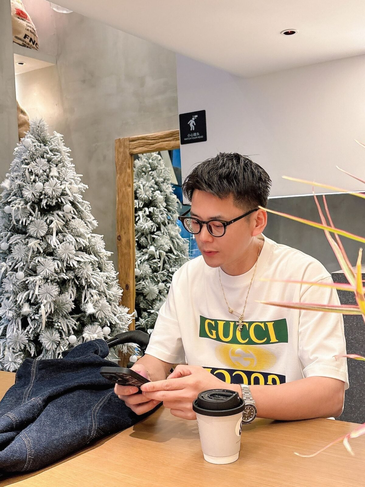 ⁦تيشيرت غوتشي الجديد بأكمام قصيرة وياقة مستديرة⁩ - الصورة ⁦5⁩