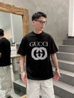 ⁦تيشيرت غوتشي الجديد بأكمام قصيرة وياقة مستديرة⁩ - الصورة ⁦6⁩
