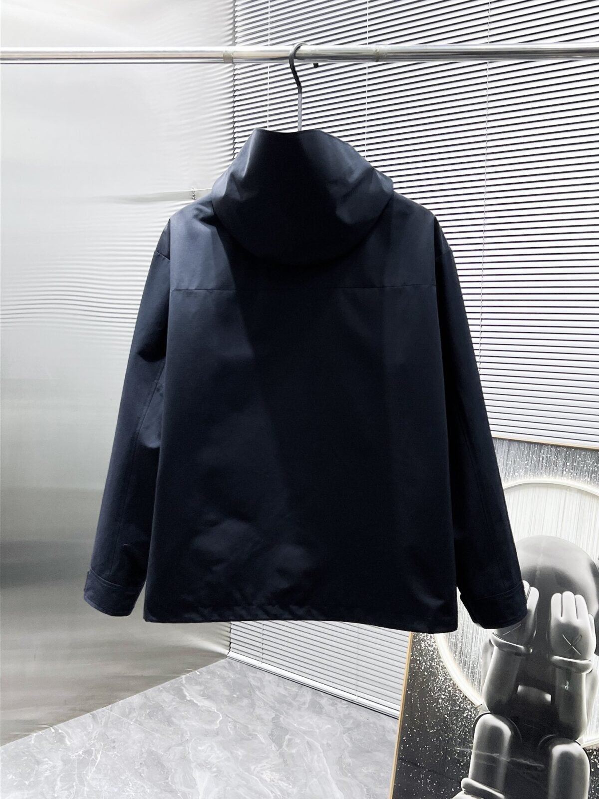 ⁦جاكيت غوتشي الجديد بغطاء رأس⁩ - الصورة ⁦5⁩