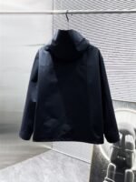 ⁦جاكيت غوتشي الجديد بغطاء رأس⁩ - الصورة ⁦5⁩