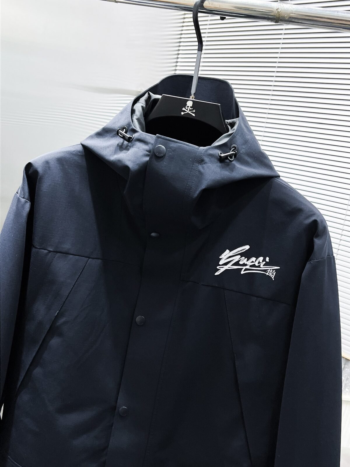 ⁦جاكيت غوتشي الجديد بغطاء رأس⁩ - الصورة ⁦7⁩