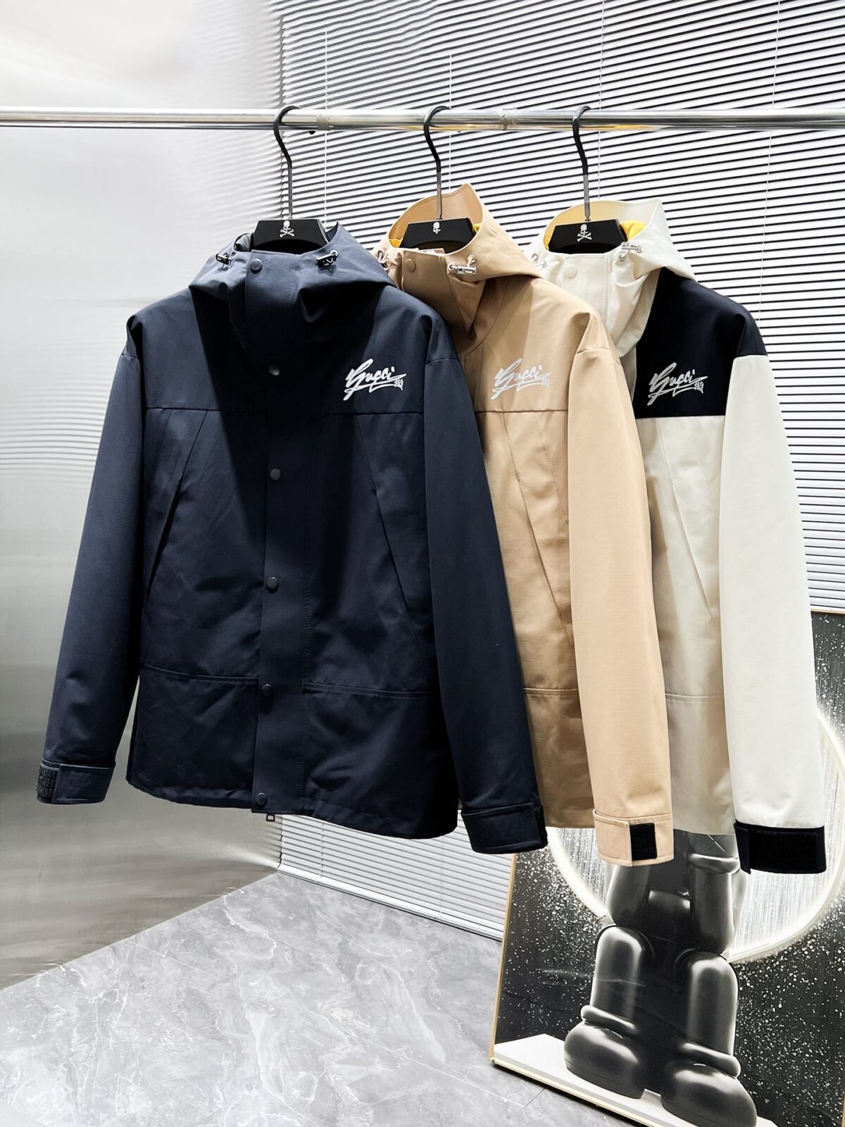 ⁦جاكيت غوتشي الجديد بغطاء رأس⁩ - الصورة ⁦1⁩