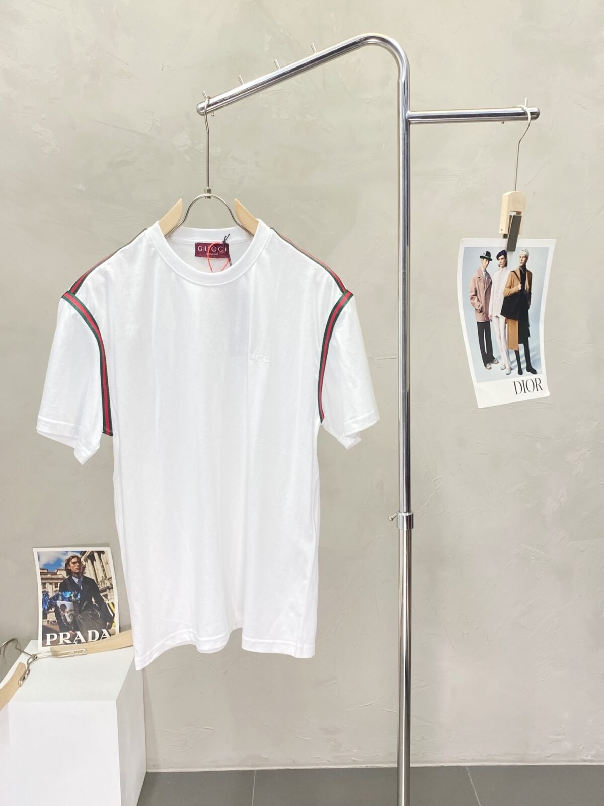 ⁦قميص غوتشي رجالي جديد كاجوال بأكمام قصيرة⁩ - الصورة ⁦1⁩