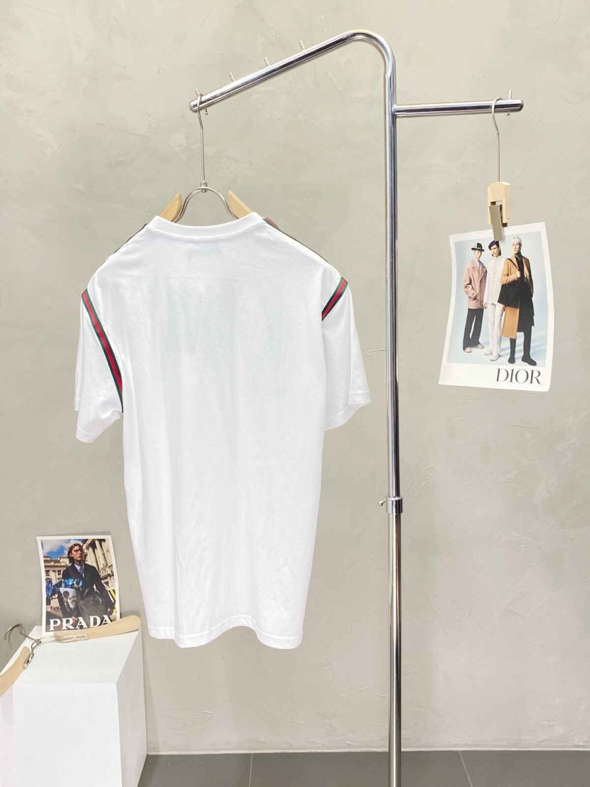 ⁦قميص غوتشي رجالي جديد كاجوال بأكمام قصيرة⁩ - الصورة ⁦2⁩