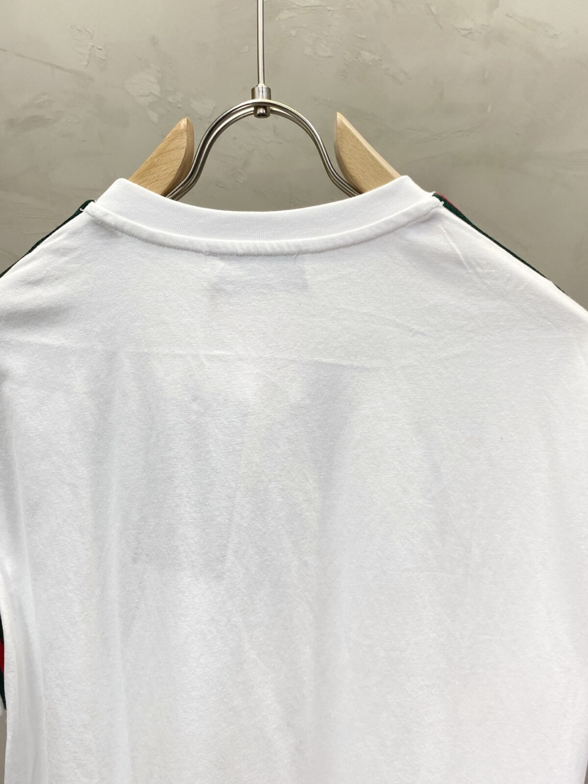 ⁦قميص غوتشي رجالي جديد كاجوال بأكمام قصيرة⁩ - الصورة ⁦4⁩