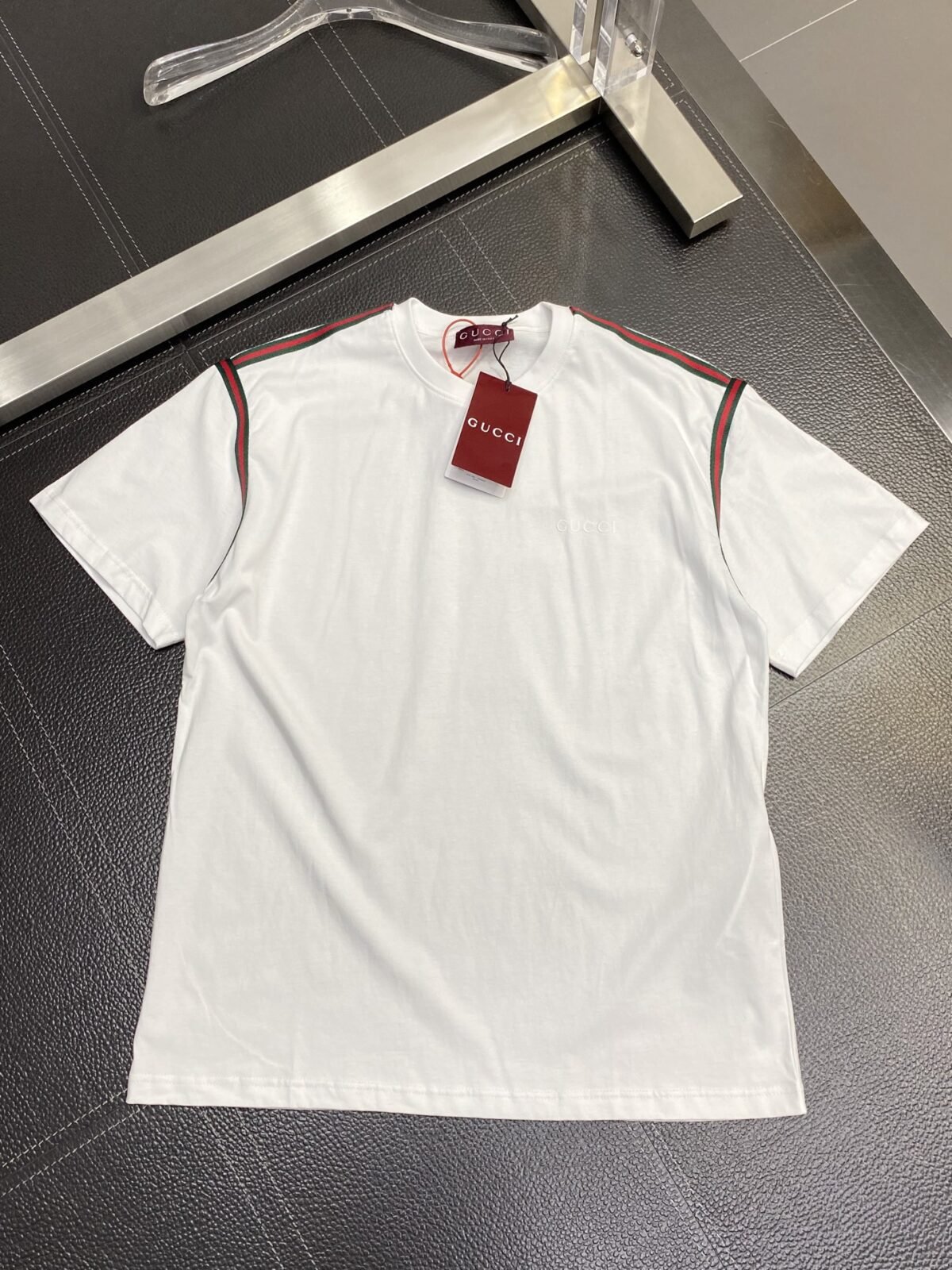 ⁦قميص غوتشي رجالي جديد كاجوال بأكمام قصيرة⁩ - الصورة ⁦5⁩