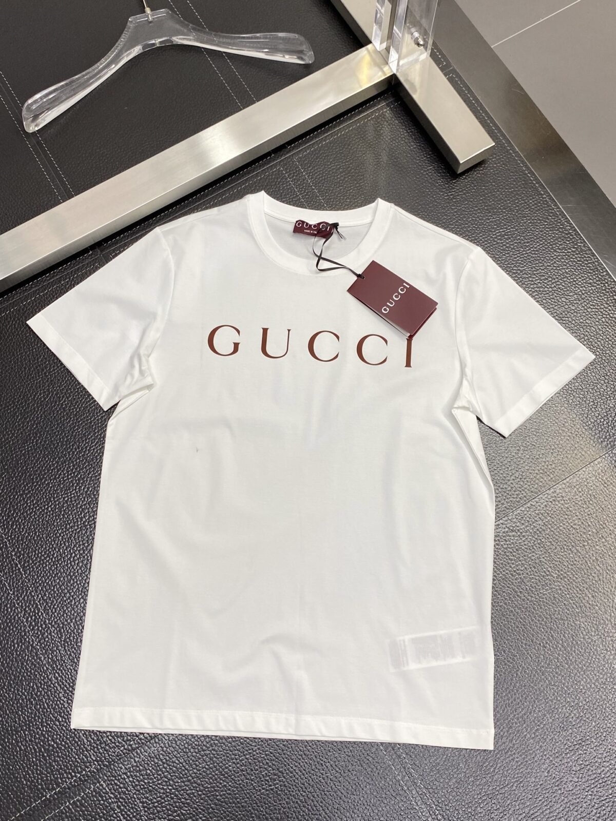 ⁦قميص غوتشي رجالي جديد كاجوال بأكمام قصيرة⁩ - الصورة ⁦4⁩