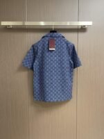 ⁦قميص غوتشي الجديد، فضفاض بأكمام قصيرة، بنقشة مربعات GG⁩ - الصورة ⁦2⁩