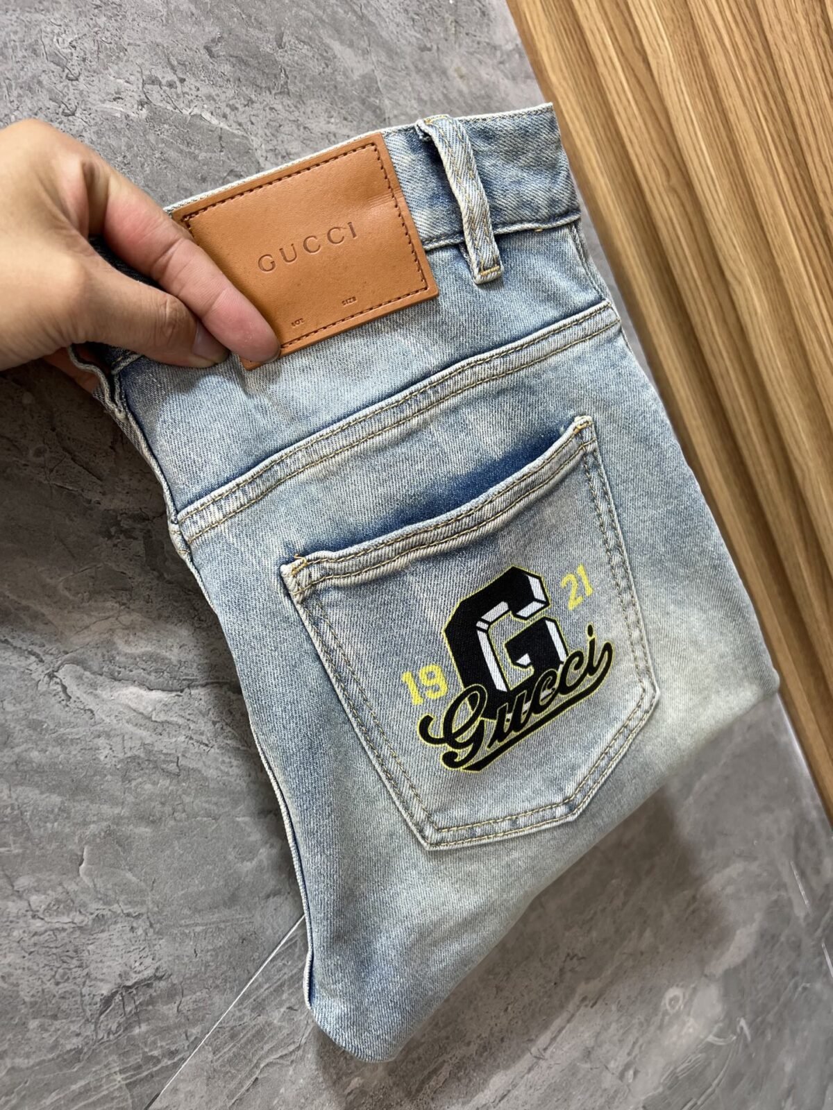 wsxc1748380923934_0 بنطلون جينز غوتشي الجديد بثلاث علامات كاملة - الصورة 1