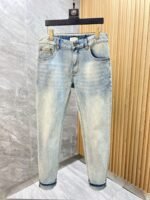 ⁦بنطلون جينز غوتشي الجديد بثلاث علامات كاملة⁩ - الصورة ⁦2⁩